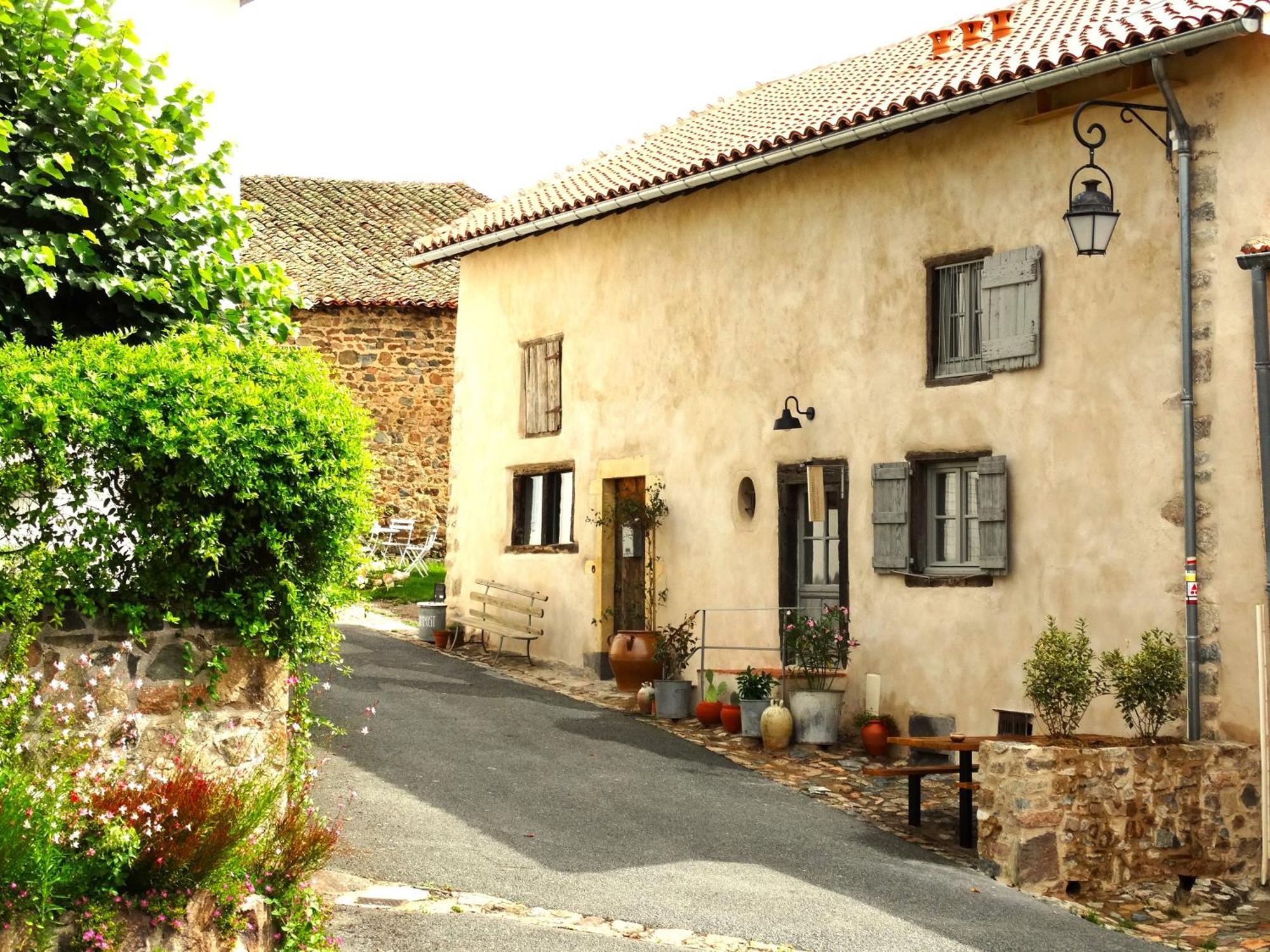 Charmant hébergement dans village pittoresque Saint-Jean-Saint-Maurice-sur-Loire Exterior foto