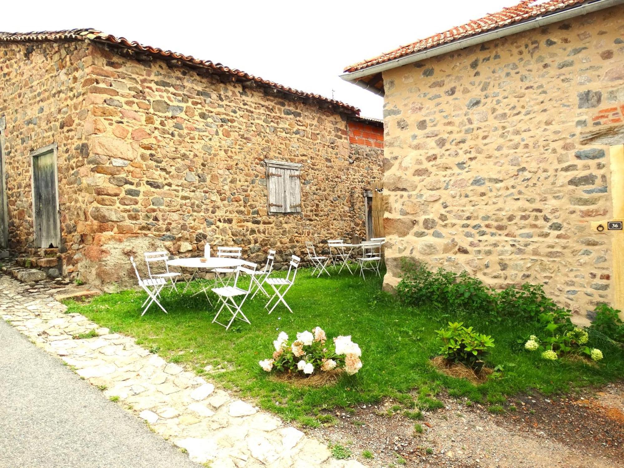 Charmant hébergement dans village pittoresque Saint-Jean-Saint-Maurice-sur-Loire Exterior foto
